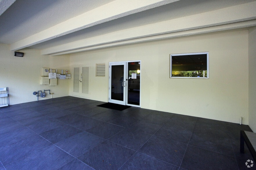 7600 SW 57th Ave, Miami, FL à louer - Photo du bâtiment - Image 3 de 31
