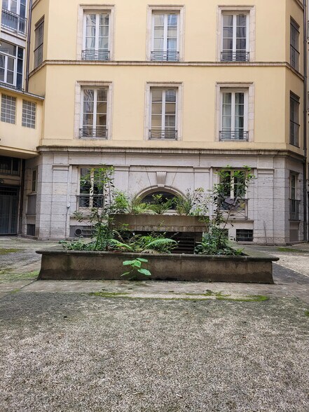Bureau dans Lyon à louer - Photo du bâtiment - Image 1 de 6