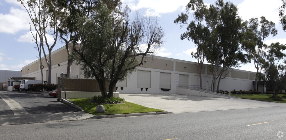 12241-12271 Industry St, Garden Grove, CA à louer - Photo du bâtiment - Image 2 de 3