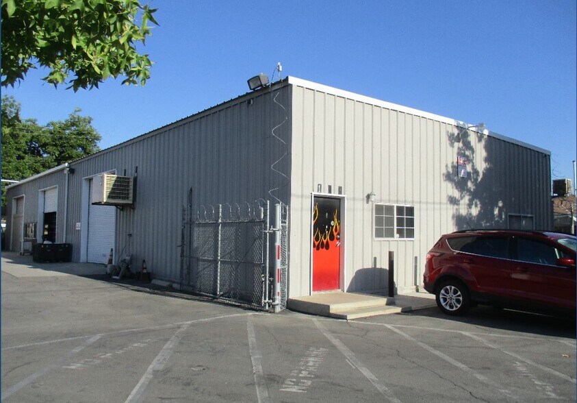 133 V St, Bakersfield, CA à vendre - Photo du bâtiment - Image 2 de 5