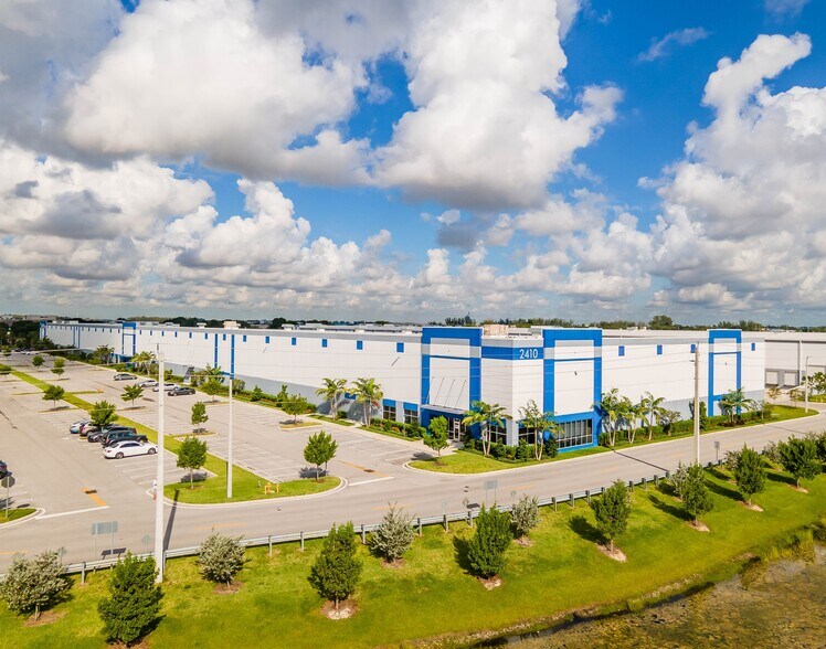 2290-2398 NW 119th St, Miami, FL à louer - Photo du bâtiment - Image 3 de 3
