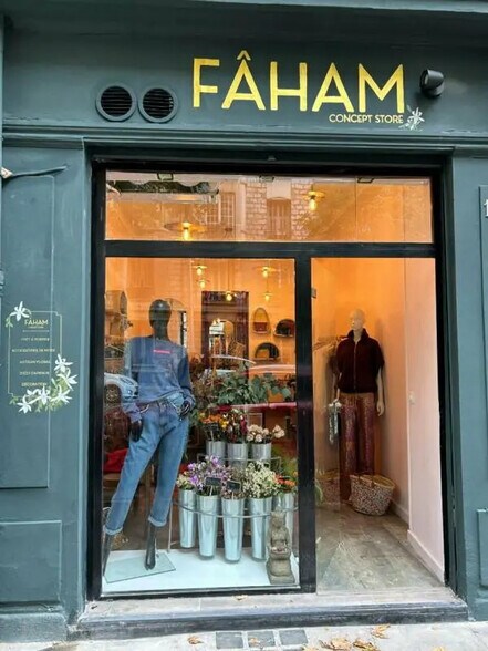 Retail in Nice for lease - Building Photo - Image 1 of 5