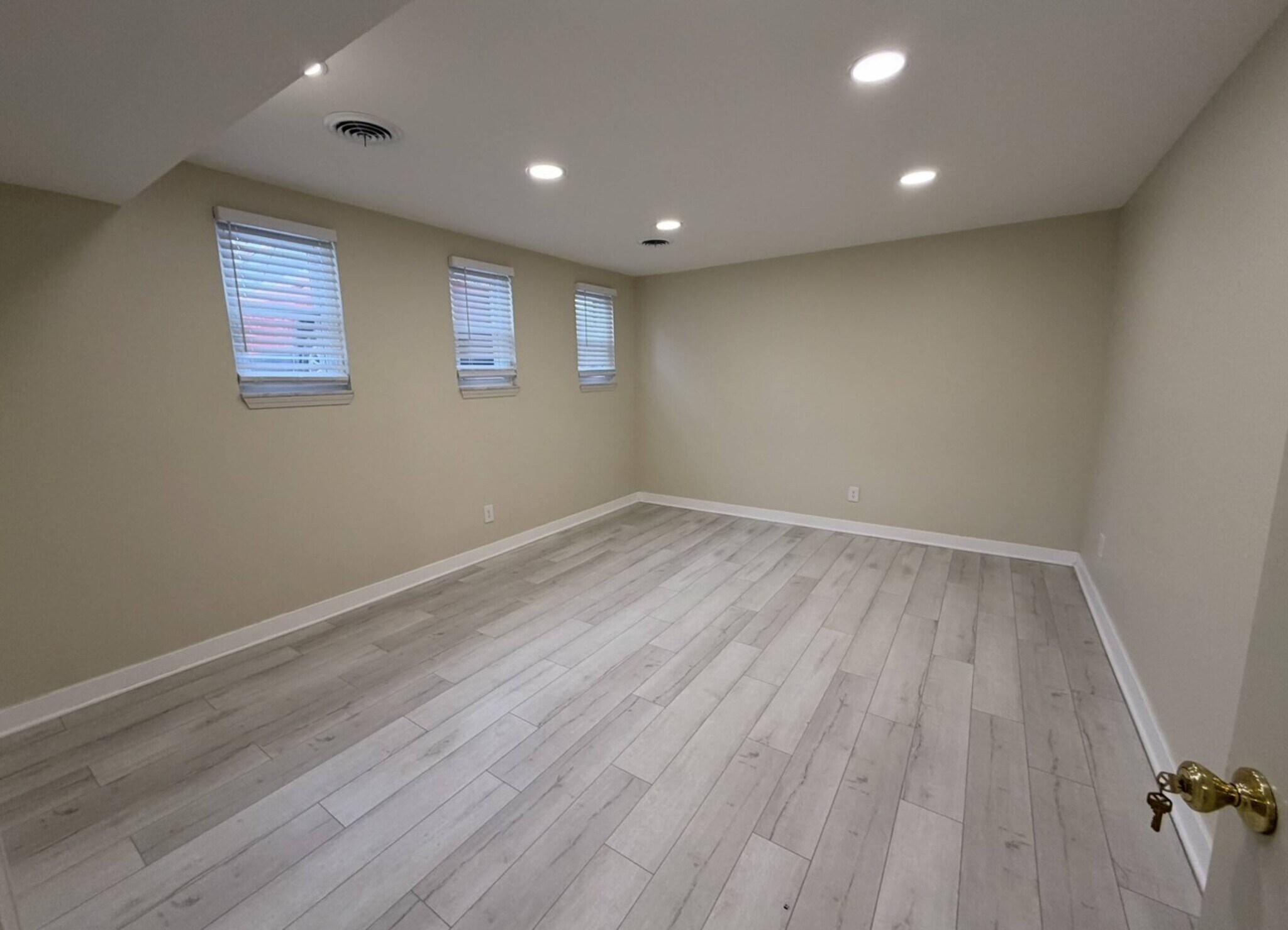 2158 Eleven Mile Rd, Berkley, MI for lease Building Photo- Image 1 of 9