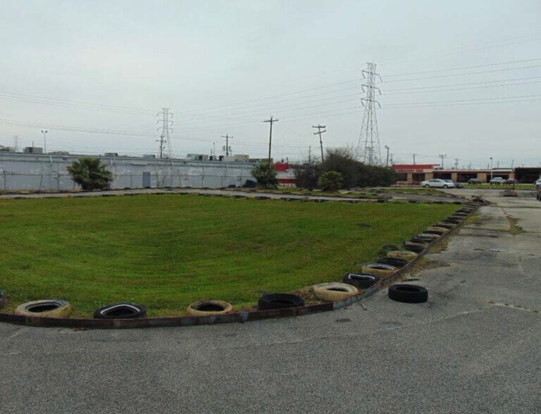 3802 Allen Genoa Rd, Pasadena, TX for sale - Building Photo - Image 2 of 3