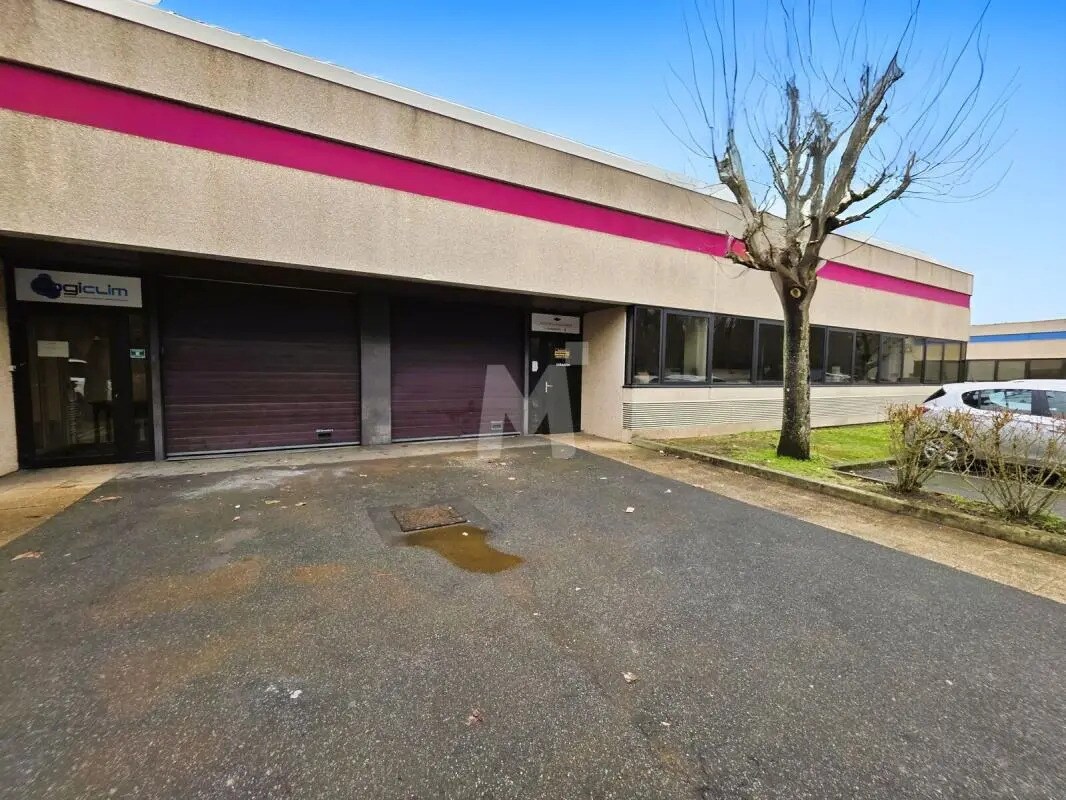 Flex in Bondoufle for lease Building Photo- Image 1 of 15