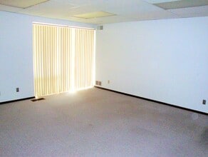 8421 University Ave, Clive, IA for lease Interior Photo- Image 2 of 17