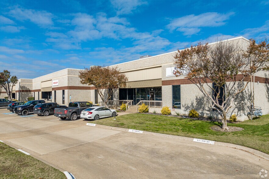 10451-10491 Brockwood Rd, Dallas, TX à louer - Photo du bâtiment - Image 2 de 2