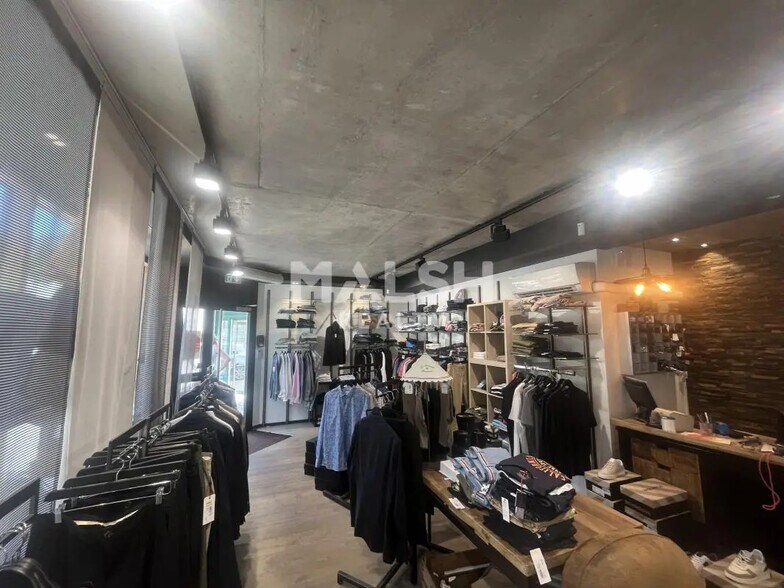 Commerce de détail dans Charbonnières-les-Bains à louer - Photo intérieure - Image 3 de 7