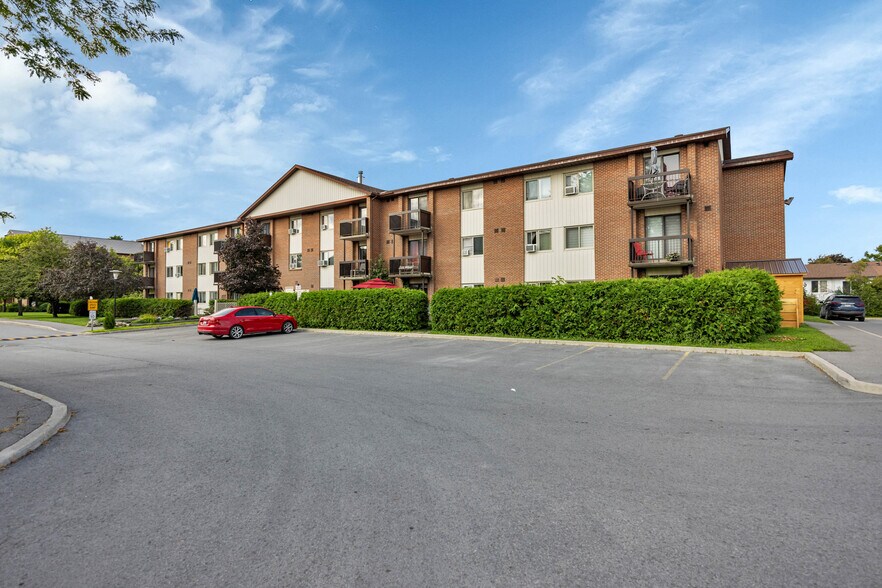 4 Robert St, Arnprior, ON à vendre - Photo du bâtiment - Image 2 de 41