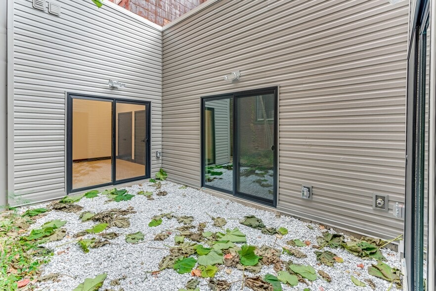 643-645 N 15th St, Philadelphia, PA for sale - Building Photo - Image 2 of 17