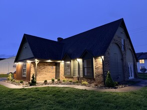 105 Creekwood Ave, Bowling Green, KY à louer Photo du bâtiment- Image 1 de 14