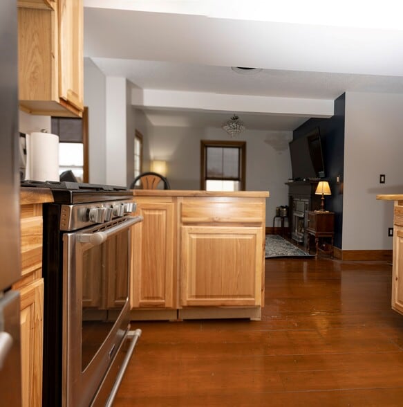323 W Wright Ave, Shepherd, MI for sale - Interior Photo - Image 3 of 7