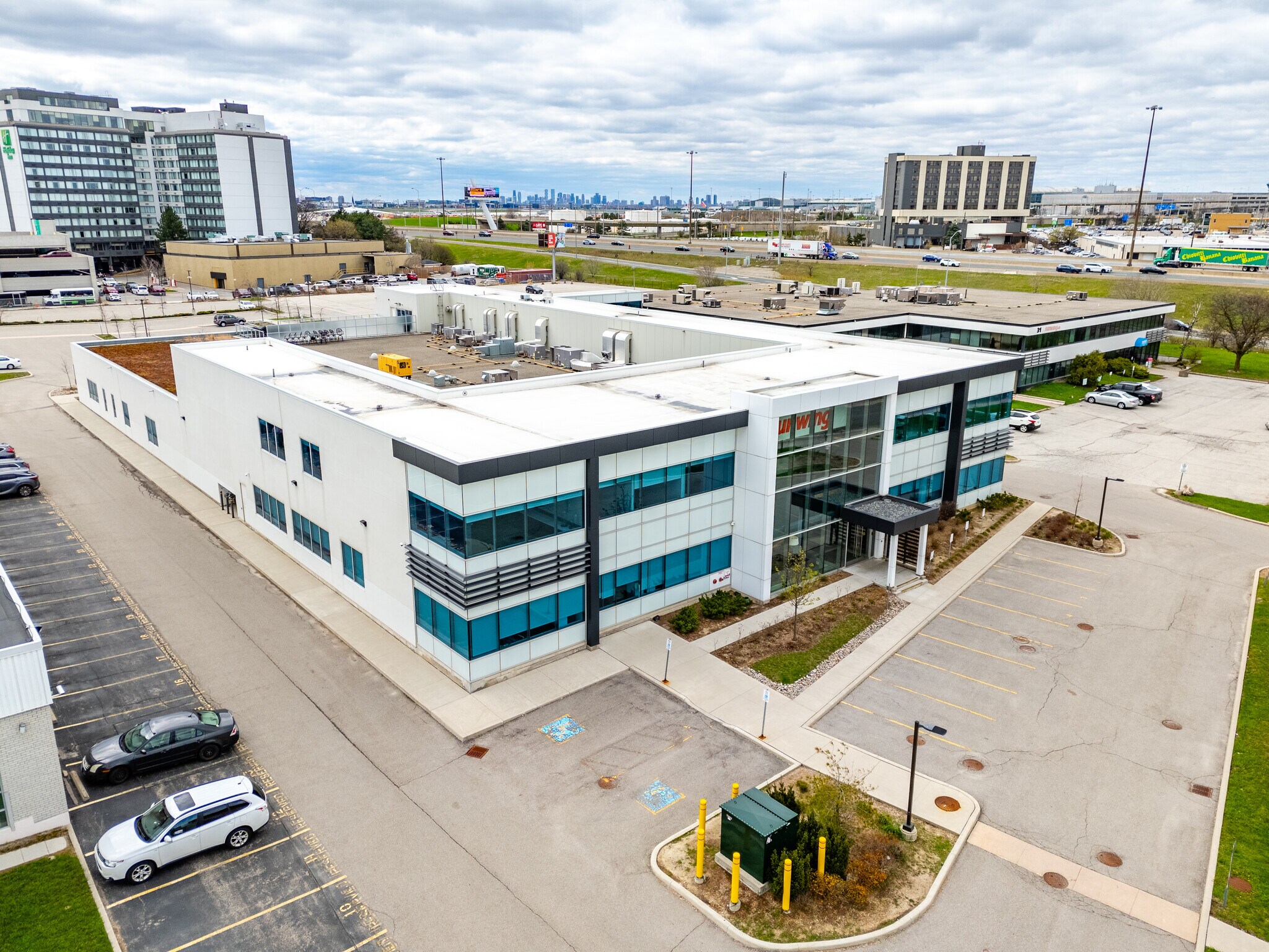 27 Fasken Dr, Toronto, ON à vendre Photo du bâtiment- Image 1 de 18