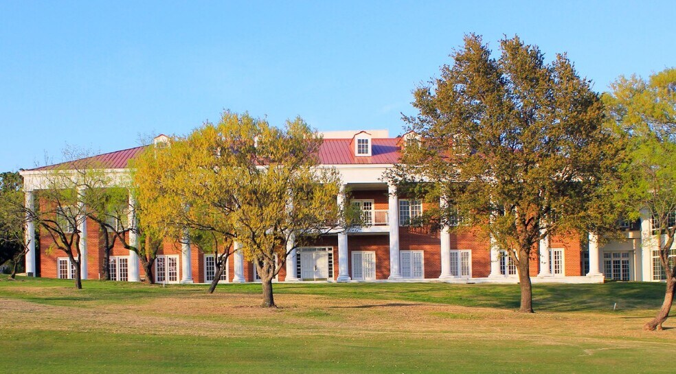 580 Decker Dr, Irving, TX à louer - Photo du bâtiment - Image 2 de 6