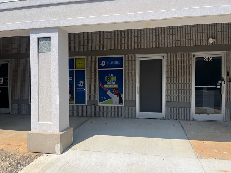 230-284 E Garrison Blvd, Gastonia, NC for lease - Building Photo - Image 1 of 1