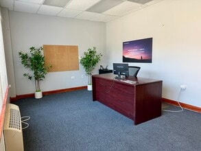 820-840 W Lake St, Roselle, IL for lease Interior Photo- Image 2 of 7