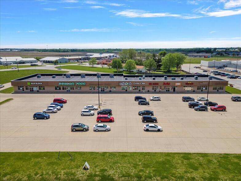 1514-1528 W Springfield Rd, Taylorville, IL à louer - Photo du bâtiment - Image 2 de 19