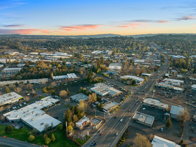 11880 SW Pacific Hwy, Tigard, OR à vendre - Photo du bâtiment - Image 2 de 17