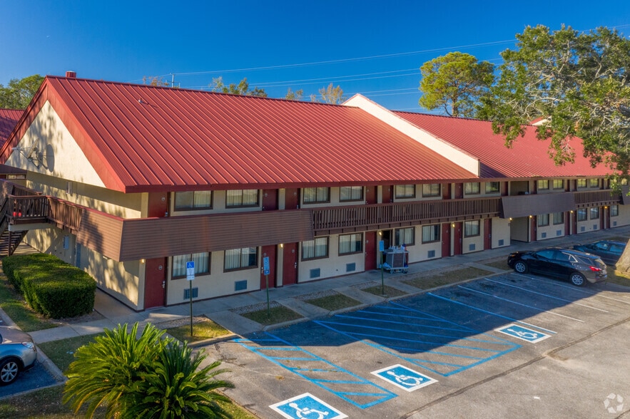 7340 Plantation Rd, Pensacola, FL à vendre - Photo principale - Image 2 de 15