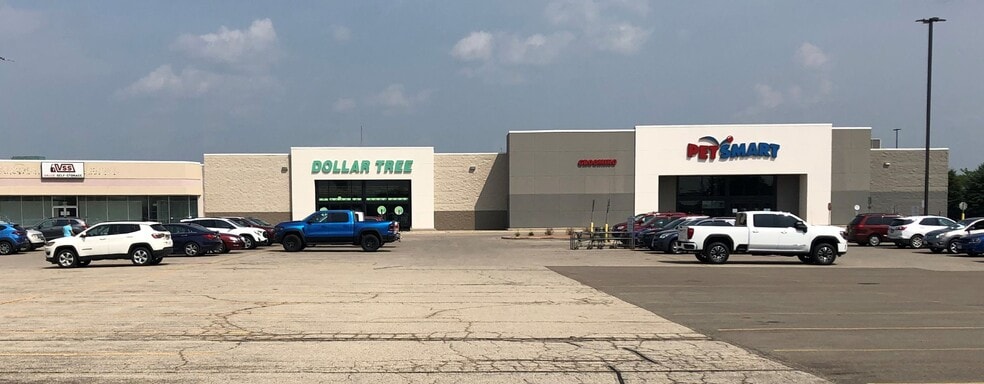 443 N Rolling Meadows Dr, Fond Du Lac, WI for lease - Building Photo - Image 2 of 7