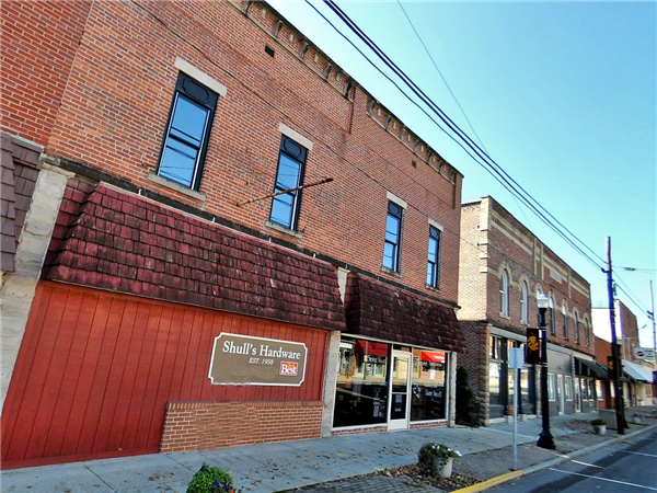 67-69 S Main St, Johnstown, OH à louer - Photo du bâtiment - Image 3 de 5