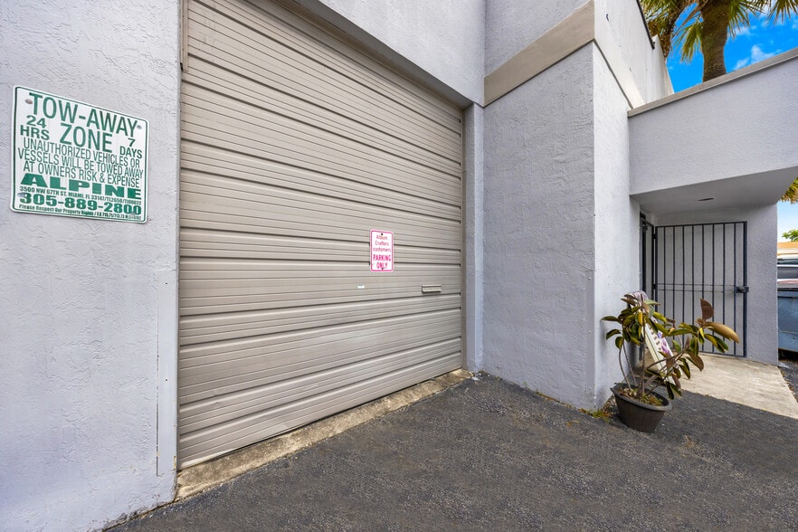 2693 W 76th St, Hialeah, FL à vendre - Photo du bâtiment - Image 3 de 57