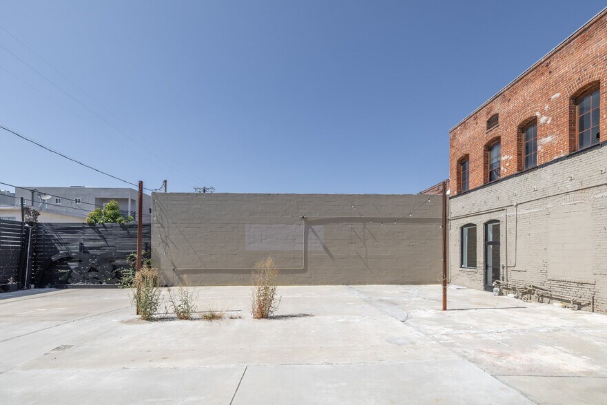 629 N Western Ave, Los Angeles, CA à louer - Photo du bâtiment - Image 3 de 33
