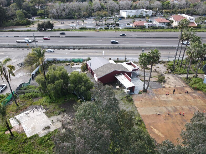 909 W Vista Way, Vista, CA à vendre - Photo du bâtiment - Image 2 de 5