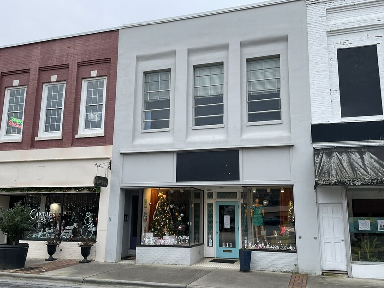 111 W Main St, Elkin, NC for sale - Building Photo - Image 1 of 15