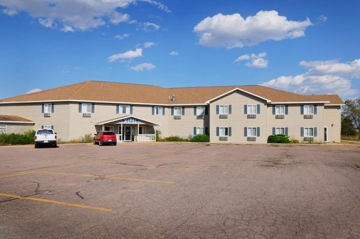 920 S 3rd Ave, Clear Lake, SD for sale - Building Photo - Image 1 of 1