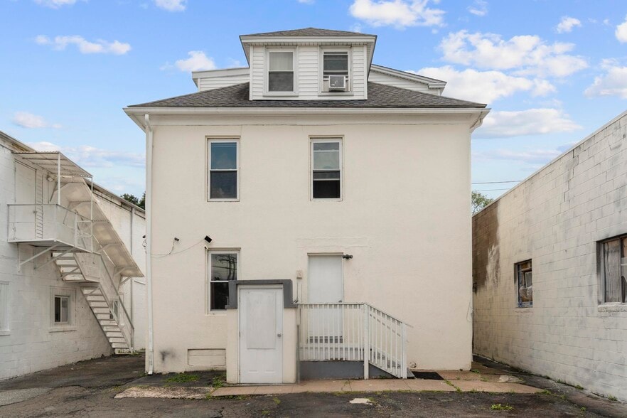26 Bagley Ave, Hamden, CT à vendre - Photo du bâtiment - Image 3 de 5