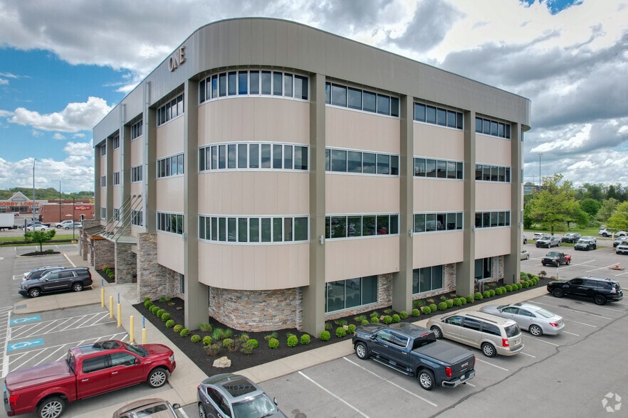 1 Robinson Plz, Pittsburgh, PA for lease - Building Photo - Image 2 of 6