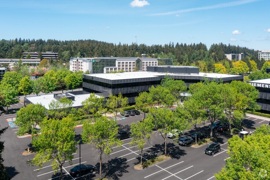 15800 SE Eastgate Way, Bellevue, WA à louer - Photo du bâtiment - Image 3 de 7