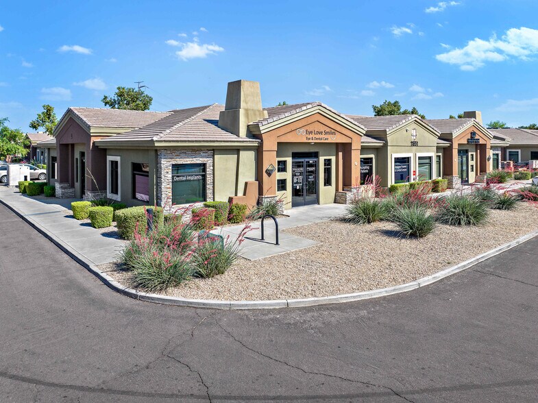 11851 N 51st Ave, Glendale, AZ à louer - Photo du bâtiment - Image 2 de 6