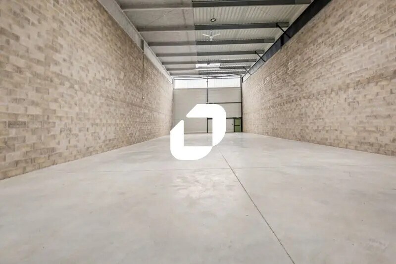 Flex in Stains for lease - Interior Photo - Image 3 of 31