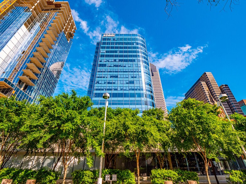 2323 Ross Ave, Dallas, TX à louer - Photo du bâtiment - Image 1 de 18