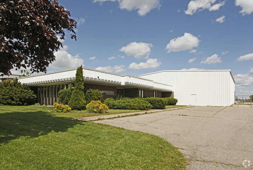 3850 Capital City Blvd, Lansing, MI for lease - Primary Photo - Image 3 of 9