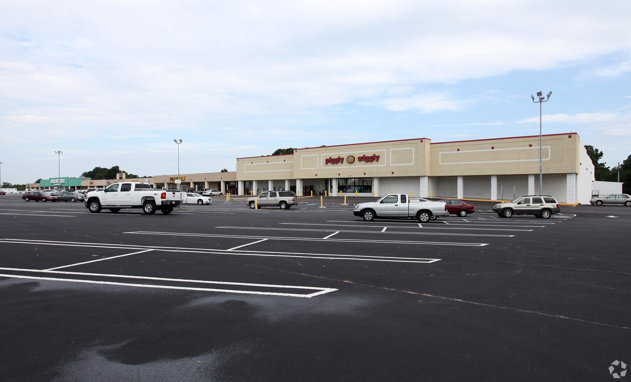 506-550 W Gannon Ave, Zebulon, NC à louer Photo principale- Image 1 de 7