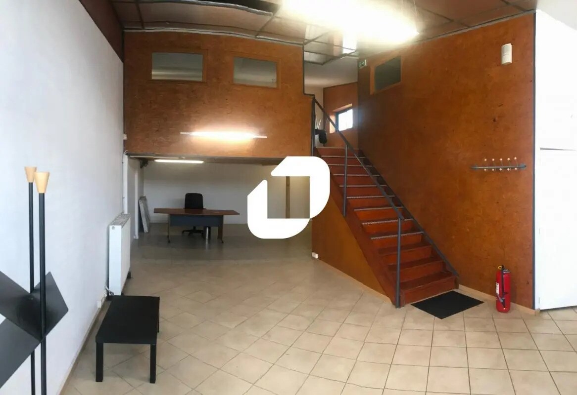 Flex in Cormontreuil for lease Building Photo- Image 1 of 5