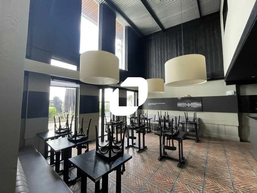 Commerce de détail dans Le Haillan à louer Photo intérieure- Image 1 de 9