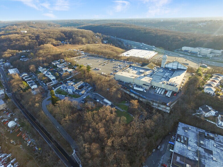 1154 Saw Mill River Rd, Yonkers, NY à vendre - Photo du bâtiment - Image 3 de 21