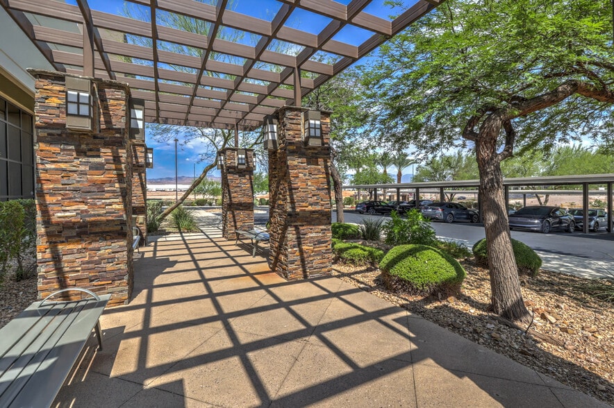 7150 S Tenaya Way, Las Vegas, NV for lease - Building Photo - Image 1 of 8