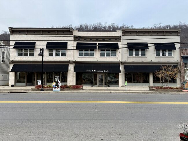 Plus de détails pour 33 N Washington St, Berkeley Springs, WV - Commerce de détail à vendre