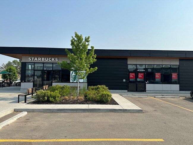 Plus de détails pour 5034 127 Av, Edmonton, AB - Commerce de détail à louer