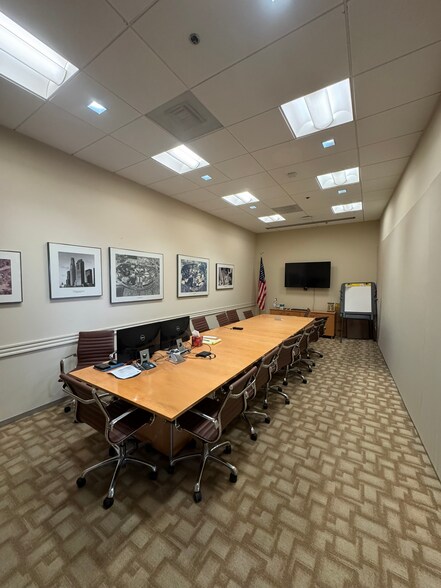 6001 Rickenbacker Rd, Commerce, CA à louer - Photo du bâtiment - Image 3 de 13