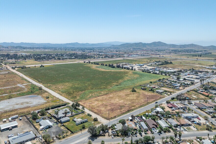 2650 Sherman Rd, Menifee, CA à louer - Aérien - Image 3 de 9