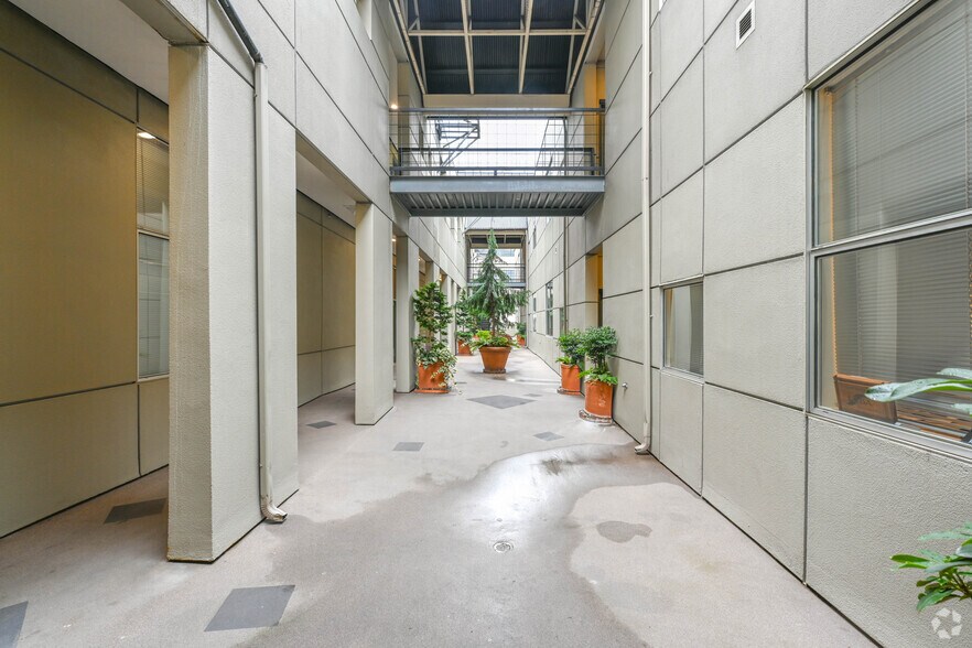 2107 Elliott Ave, Seattle, WA à louer - Photo du bâtiment - Image 3 de 7