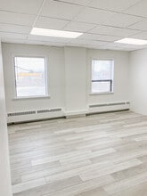 340-390 Saskatoon St, London, ON à louer Photo intérieure- Image 2 de 4