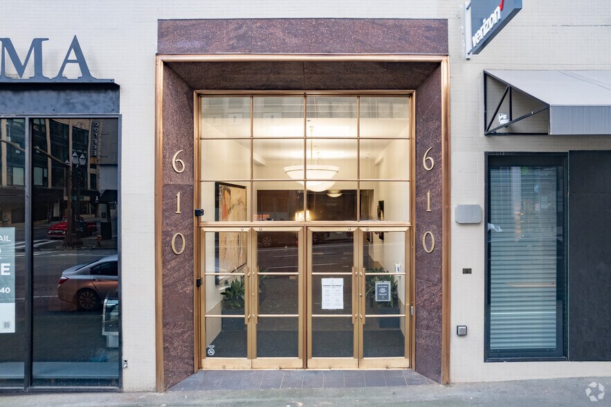 610 SW Broadway, Portland, OR à louer - Photo du bâtiment - Image 3 de 8