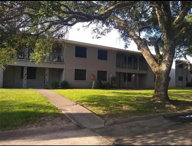 1865 Florida Dr, Seabrook, TX for sale - Primary Photo - Image 1 of 9